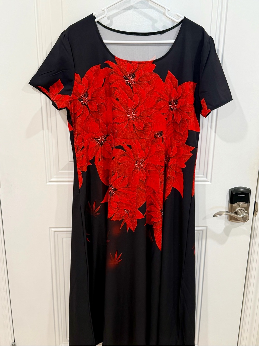 Christmas Dress Red Poinsettia on Black Background Women's Scoop Neck XL